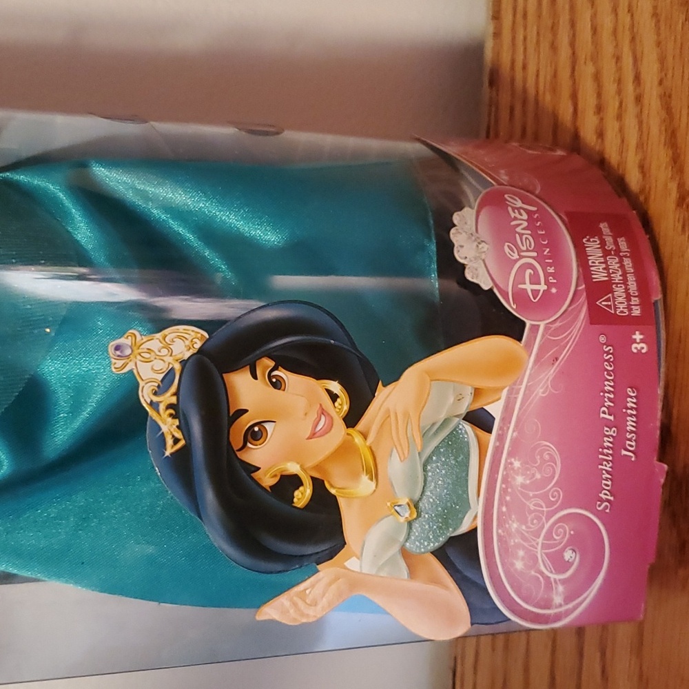 NIB Disney Sparkling Princess Jasmine Doll 2012 Mattel Never Opened - Picture 3 of 5